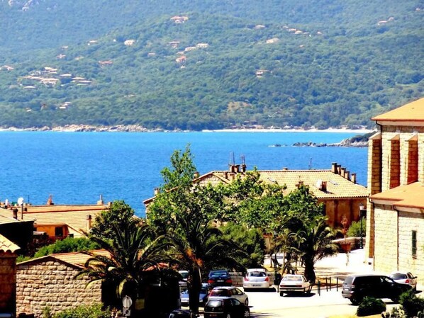 VUE depuis l'appartement sur mer et montagnes