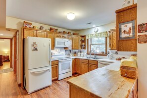 Kitchen | Free WiFi | Towels & Linens | Homeowner On-Site | Grab Rails in Shower