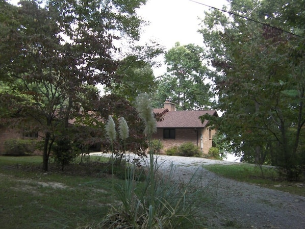 house and driveway from road