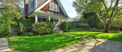 Secluded 4 BR, 3B, compl renovated shingle cottage w/i easy 5 min walk to town.