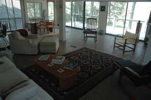 Living/ dining area