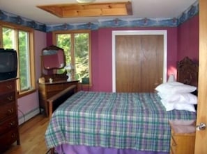 Master BR up w Skylight and sitting area 30'X12'