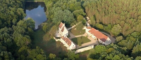 Vue aérienne du Ris de Feu - 
2 Gîtes et 5 chambres d'hôtes de charme