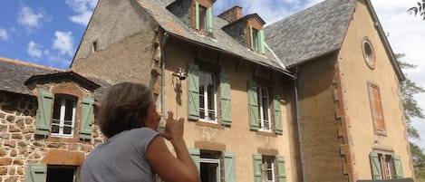 La Maison dans un grand jardin