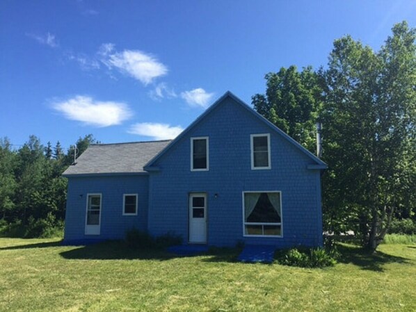 Front and entrance of Breton Cove Farmhouse