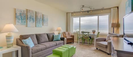 The living area of 206 Aqua'd Moments is open and inviting.