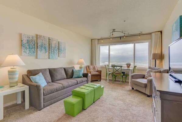 The living area of 206 Aqua'd Moments is open and inviting.