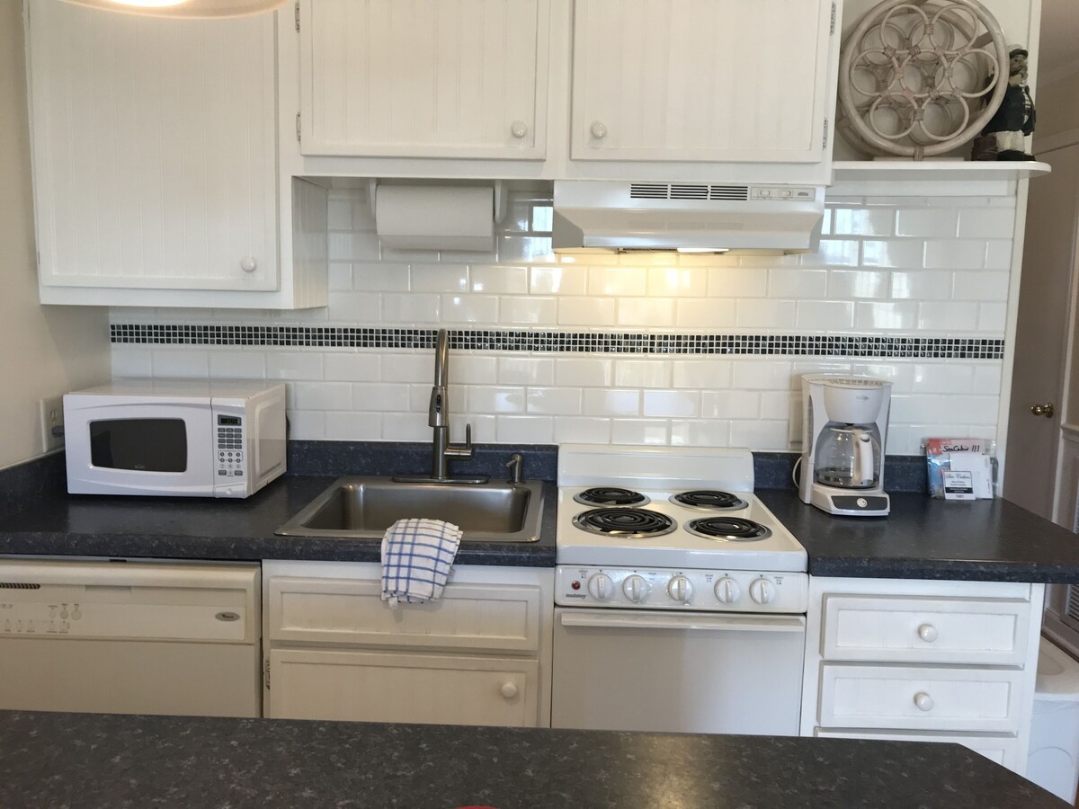 Beach, Pool 1st Floor Unit Beautiful Isle of Palms Near Charleston