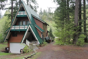 Sky River Chalet-   from the driveway…