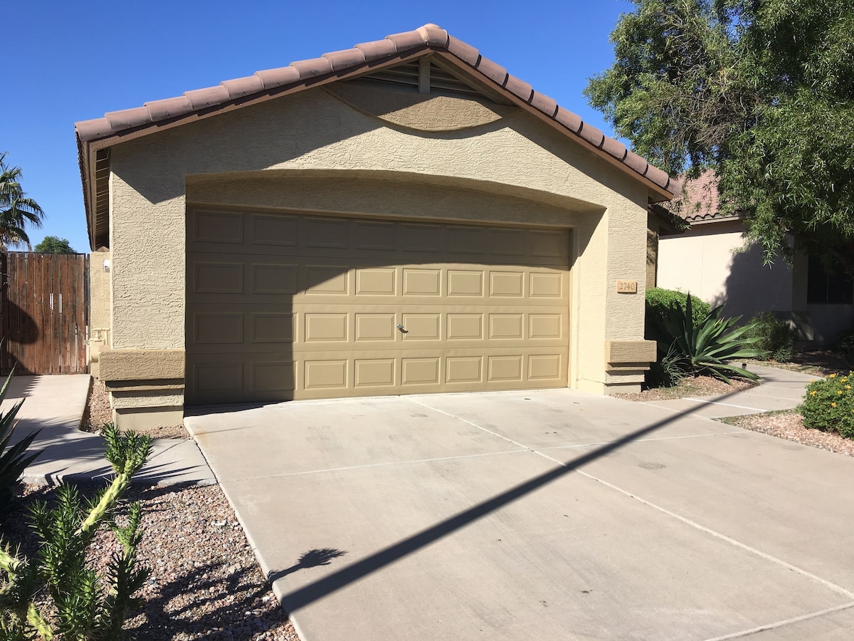 Cozy Home W/ Heated Pool In Quiet Golf Community!