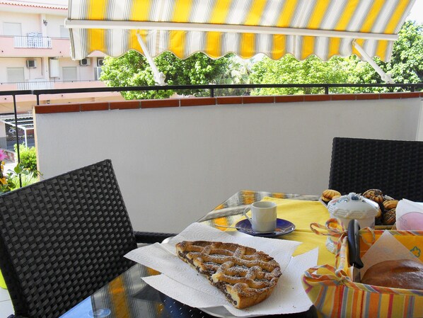 colazione in terrazzo