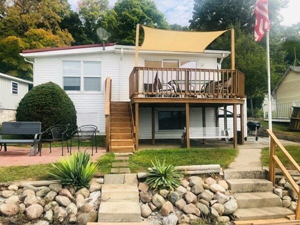 Deck with shade cloth