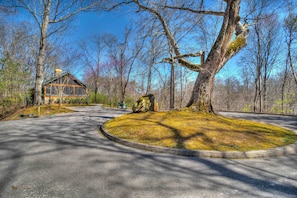 Located in a quiet leafy cul-de-sac