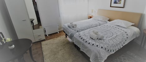 bedroom/twin