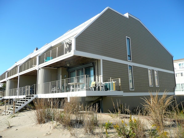 Ocean Spirit-corner townhouse, right on the sand dune with direct ocean frontage