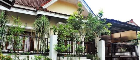 Private & Comfy House, Full Wifi, Malang