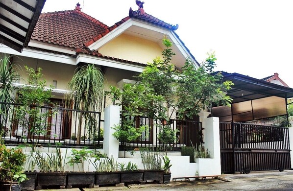 Private & Comfy House, Full Wifi, Malang