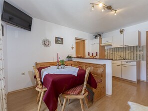 Ferienwohnung für 1-5 Pers. 70 qm 2 Schlafzimmer-Essecke und Küche