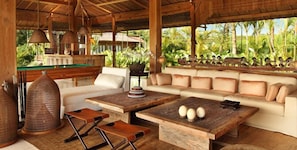 Traditional Joglo 5Bdrm Villa by Ocean