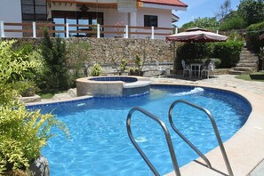 CARASUCHI VILLA GARDEN