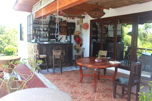 CARASUCHI VILLA GARDEN