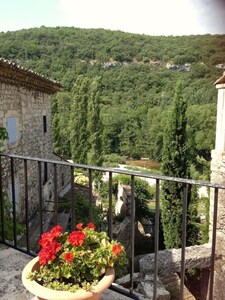 Provence: Ceze valley, splendid period house in medieval riverside village