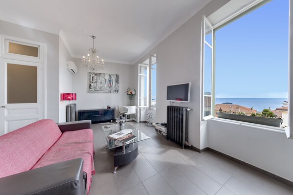 Lovely Seaview, read our guest reviews (and over 200 on another well known site)