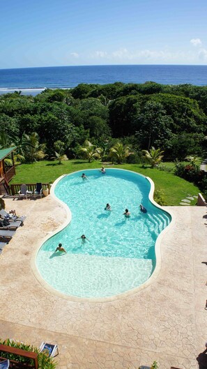 Infinity pool