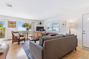 Plenty of seating for relaxing or entertaining. Flat screen TV.