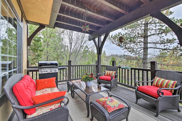 Lake Arrowhead Vacation Rental | 4BR | 3BA | 3,250 Sq Ft | Stairs Required