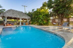 Heated Saltwater Pool & Huge Tiki Hut