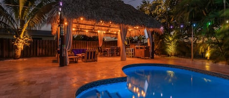 Heated Saltwater Pool & Huge Tiki Hut