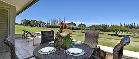 Beautiful views while you enjoy your meal on your lanai. 