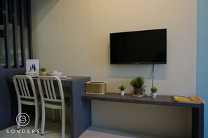 Cozy Studio Unit, The Currency, Ortigas