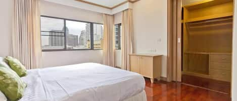 Cozy 2 Bedroom in the middle of Thong Lo