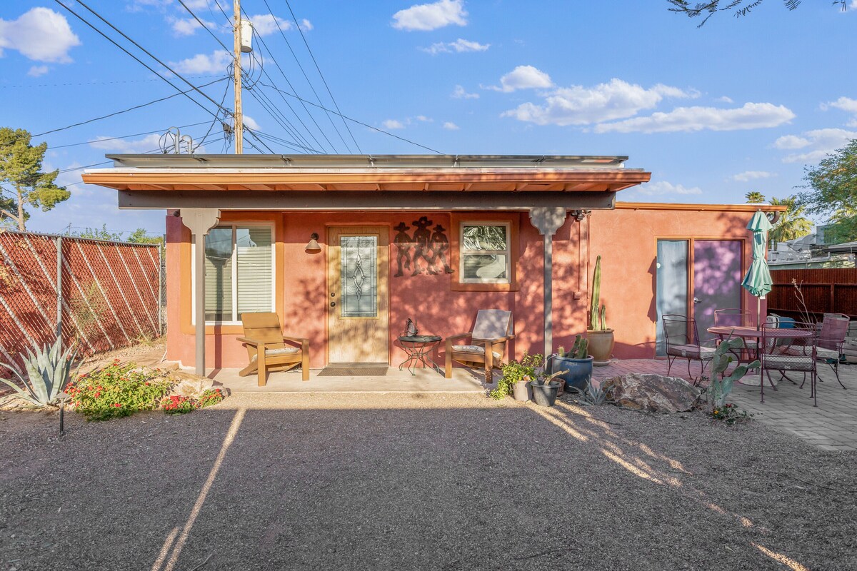 The “Tucsonan Style Casita”- Minutes from Everything including UofA.