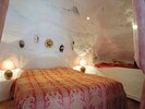 Schlafgrotte aus Natur/Vulkanstein