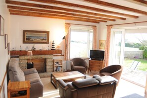 LIVING ROOM, with wooden beams & Sea View (2 windows)