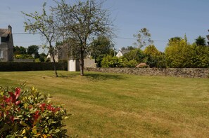 Large GARDEN, quiet area