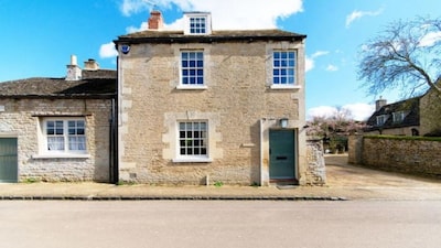 Woodview is a stone built 4 bed house in the picturesque village of Duddington