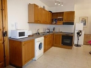 Fully equipped kitchen.