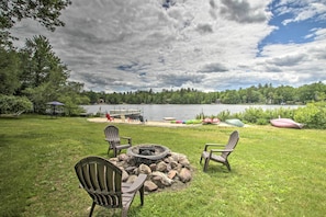 Private Yard | Deck | Fire Pit | Lake Access