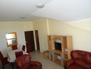 Living room 2