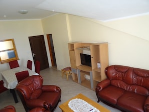 Living room 3