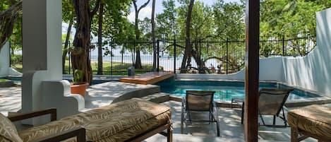 You can look out at the Tamarindo Bay to check out the waves from the terrace