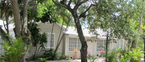 Charming Tropical Home
HomeAway #3015608 Ft. Lauderdale Florida Vacation Rental