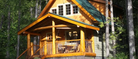 Robin's Nest Cabin - Wedgwood Estate Cabins