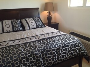 Second bedroom has queen size bed.
