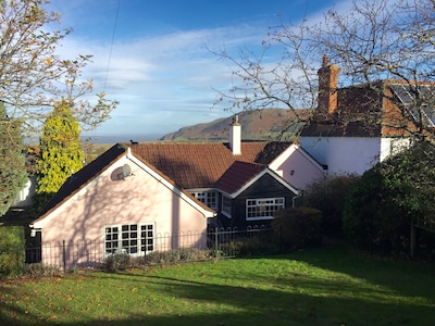 IDEAL EXMOOR LOCATION HOMELY 4 BED HOUSE, GARDEN, SEA VIEWS FAMILY/DOG FRIENDLY!