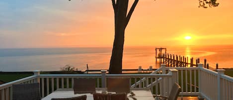 Enjoying a sunset from the back deck w/ steaks on the BBQ & cocktails in hand. 